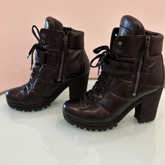 Prada Black Leather Ankle Lace up Boots Side Zip Closure Size 8 - Picture 2 of 6
